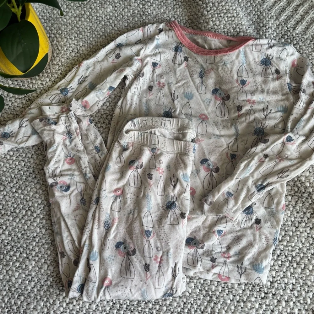 Bestaroo Toddler Modal Soft Pajamas Cream and Coral size 2T Girls Cozy PJs